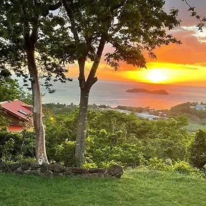 Ayounaka Chalet Bouillante