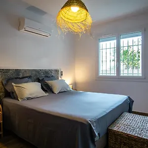 Le Cabanon De Christine Hébergement de vacances LʼIsle-sur-la-Sorgue